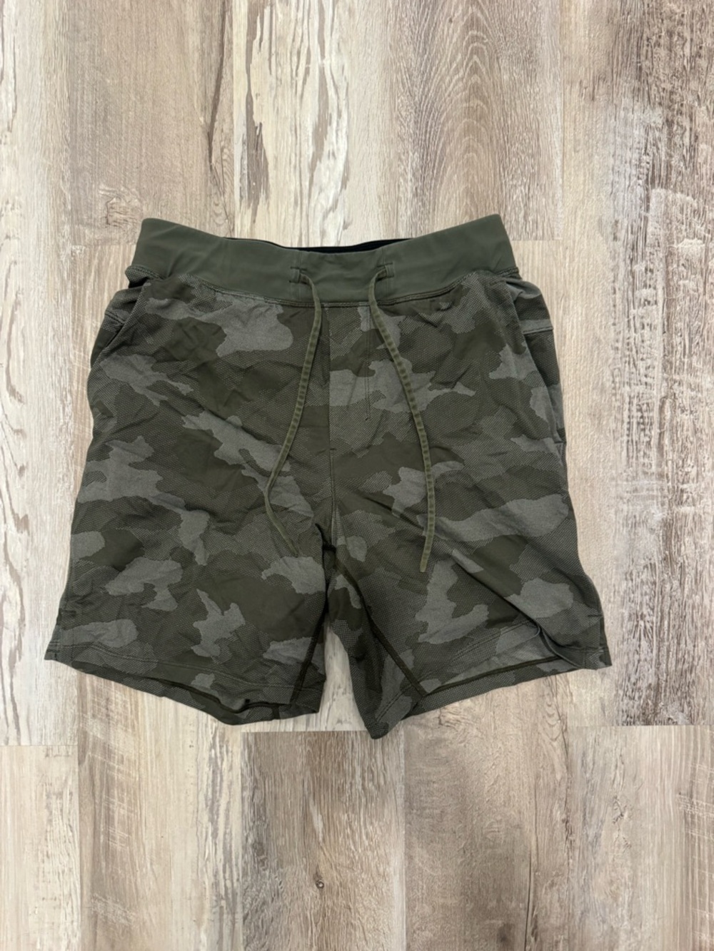 Lululemon T.H.E. Linerless Short 7" in Green Camo